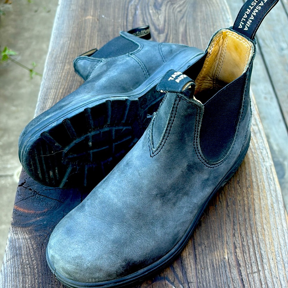 Blundstone Boots size 7.5 (4.5) charcoal Nubuc